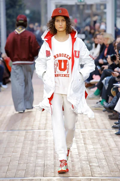 Look 30